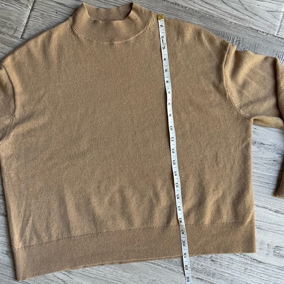 Everlane The Cashmere Crop Mockneck In Camel/Tan Relaxed Look Cozy Soft SZ M - Picture 9 of 12